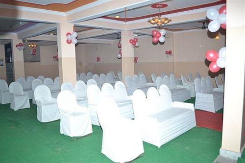 Om Sai Palace Hotel